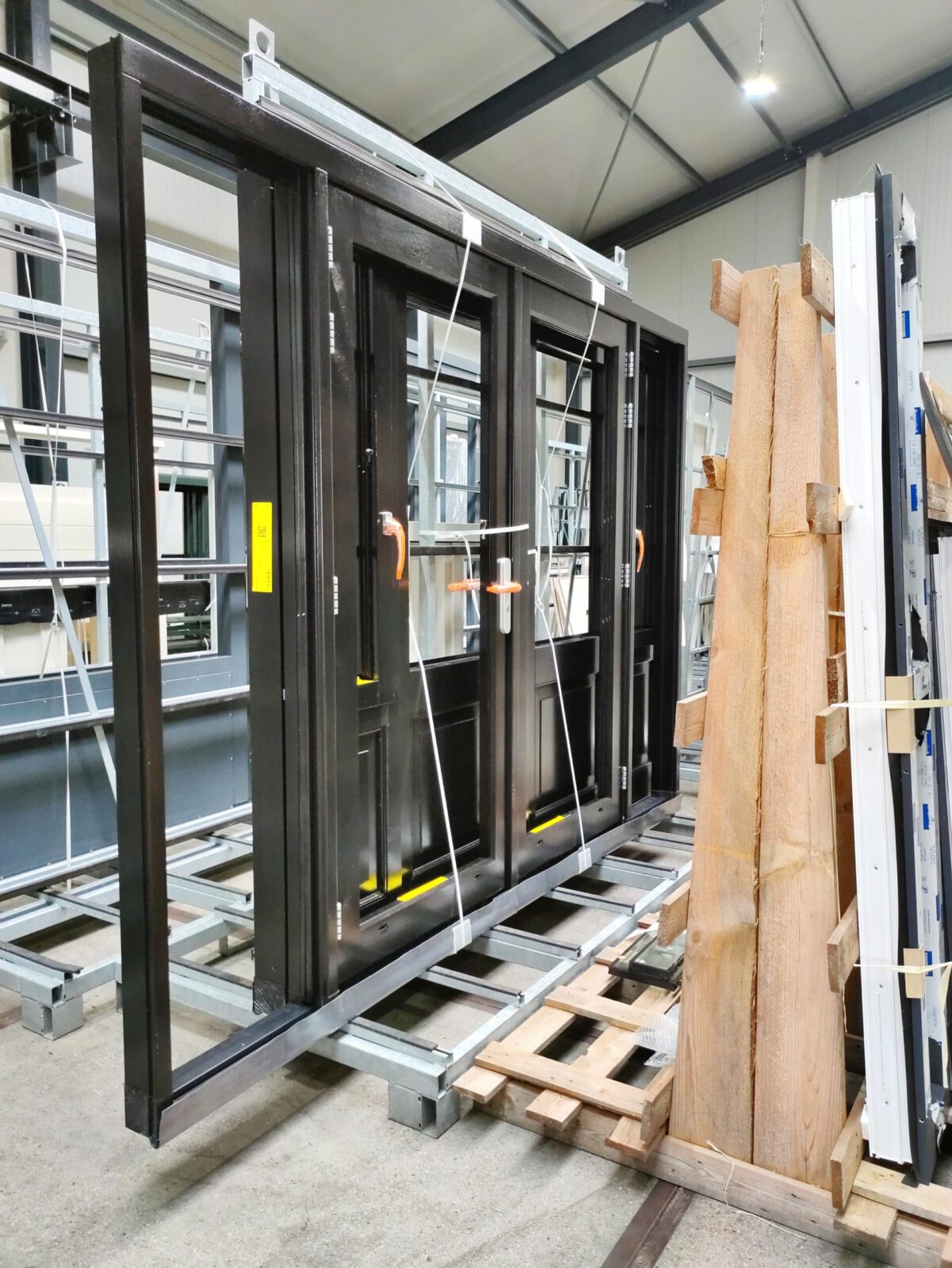 Kuiters timmerfabriek 1926, duurzame kozijnen, eco kozijnen, Accoya hout, houten deuren, houten ramen, houten kozijnen, tuindeuren , terrasdeuren, stolpstel deuren,ral 9005