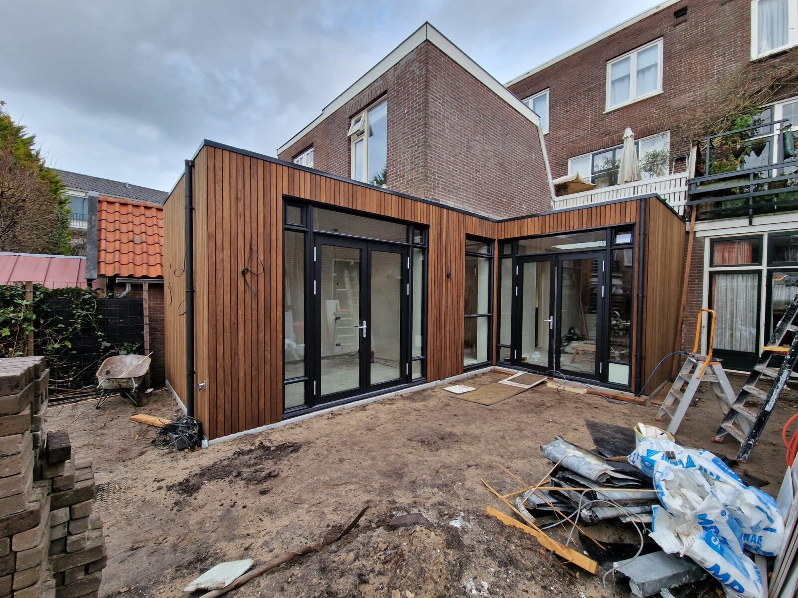 Kozijnen van Kuiters, kozijnen van hout, houten kozijnen, houten deuren, houten ramen, deur van hout, duurzame kozijnen, isolatie kozijnen,