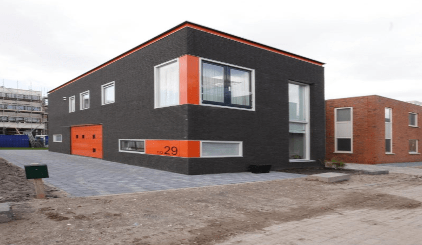 authentieke kozijnen, Hollandse kozijnen, nostalgische kozijnen, traditionele kozijnen, gevelkozijnen, hardhouten pui, pui, houten pui, buiten schuifpui, verticale schuiframen, houten schuifraam, Accoya ramen en kozijnen,