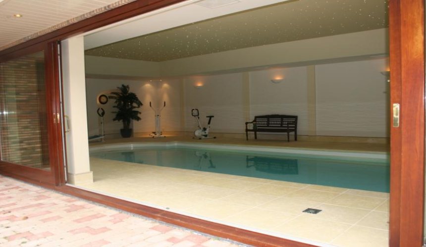 Deuren, ramen, hefschuifpui, vouwdeuren, harmonica vouwdeuren, schuiframen, authentieke kozijnen, duurzame kozijnen, isolerende kozijnen, Kozijnen van Kuiters, kozijnen van hout, houten kozijnen, houten deuren, houten ramen, isolatie kozijnen, Accoya kozijnen, kozijn van Accoya, Accoya bekleding,