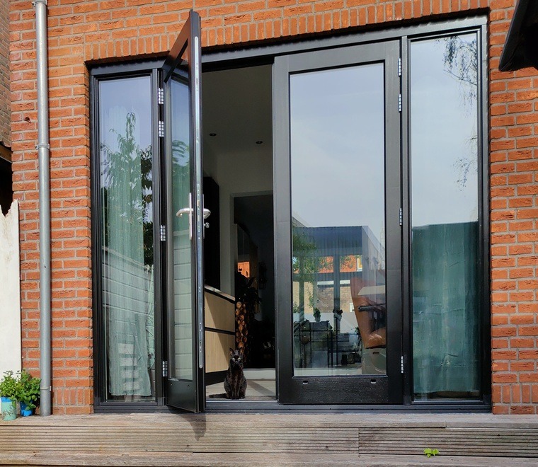 Kozijnen van Kuiters, kozijnen van hout, houten kozijnen, houten deuren, houten ramen, deur van hout, duurzame kozijnen, isolatie kozijnen,