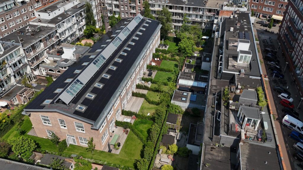 Kozijnen van Kuiters, kozijnen van hout, houten kozijnen, houten deuren, houten ramen, deur van hout, duurzame kozijnen, isolatie kozijnen, Accoya kozijnen, kozijn van Accoya, Accoya bekleding, luiken, shutters, buiten luik,