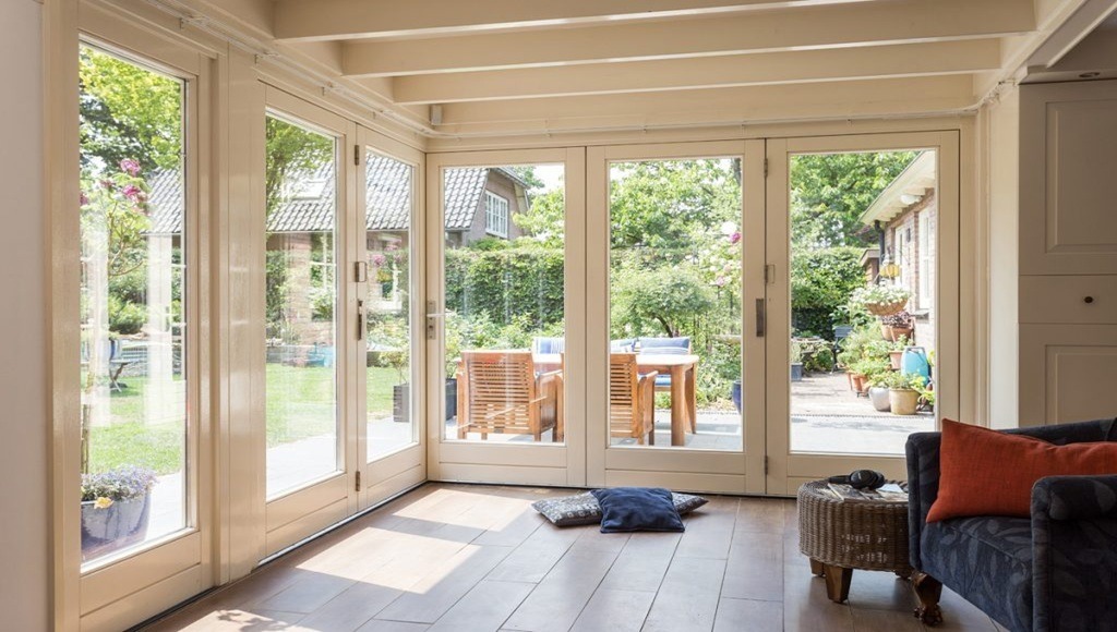Accoya vouwdeuren, harmonica vouwdeuren van Accoya, Kozijnen van Kuiters, kozijnen van hout, houten kozijnen, houten deuren, houten ramen, deur van hout, duurzame kozijnen, isolatie kozijnen, vouwdeuren, harmonica vouwdeuren, vouwpui, schuifpui, hf schuifpui, schuifdeuren,