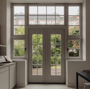 staldeuren, stolpstel, terrasdeuren, tuindeuren, dubbele vouwdeuren hardhout, Kozijnen van Kuiters, kozijnen van hout, houten kozijnen, houten deuren, houten ramen, deur van hout, duurzame kozijnen, isolatie kozijnen, vouwdeuren, harmonica vouwdeuren, vouwpui, schuifpui, hf schuifpui, schuifdeuren, veranda deuren,