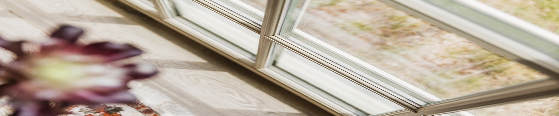 kozijn met roeden, roeden op en in het glas, ramen met roeden, Wiener sprossen,