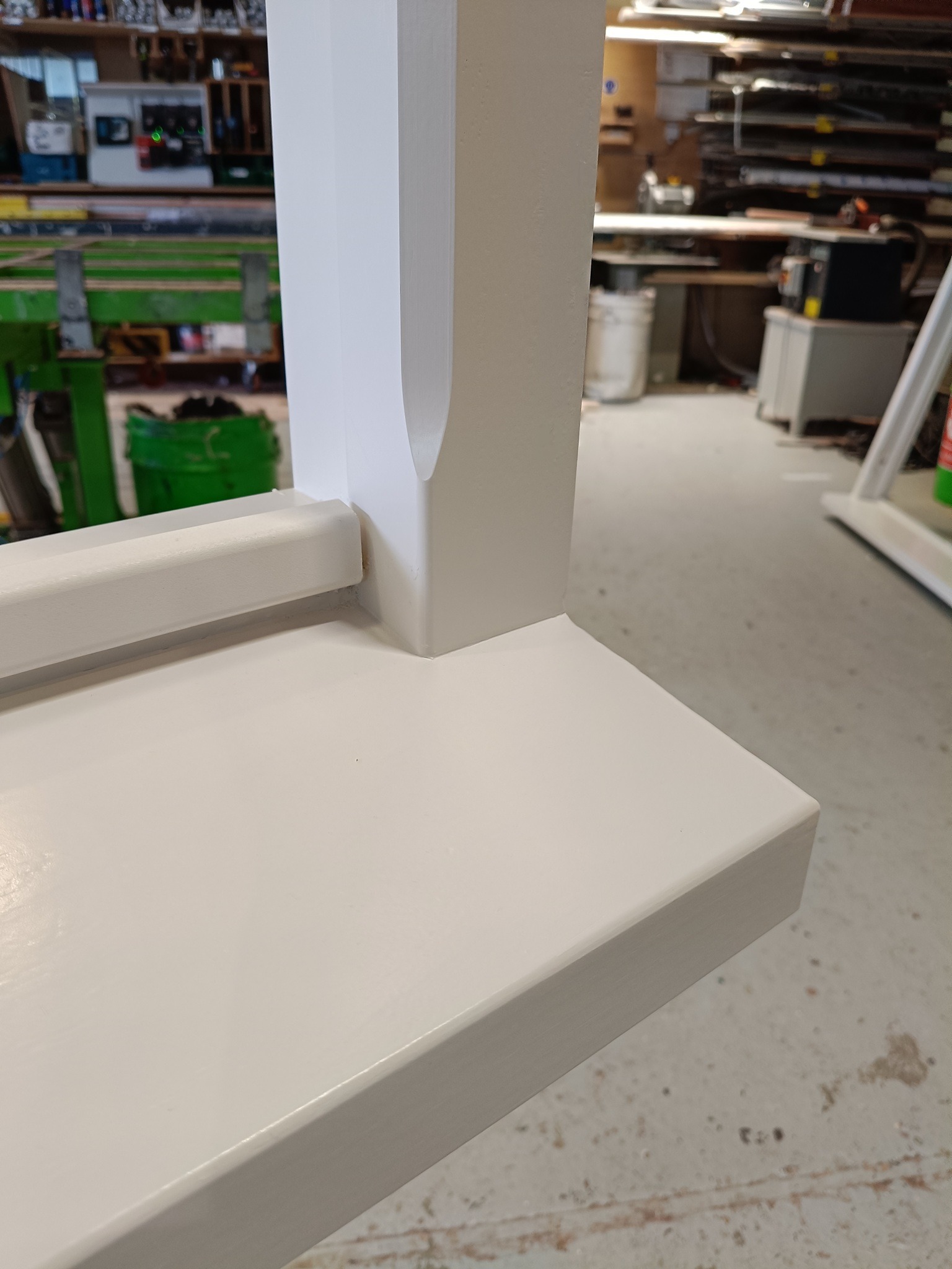 architraven, architraaf, decoratieve en functionele sierlijst, klassieke architectuur, afwerking rond ramen en deuren,