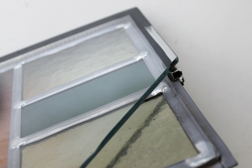 glas in lood, glas-in-lood, glas-in-loodramen, glas in lood ramen, glas-in-lood kozijnen, glas in lood in houten kozijnen, houten kozijnen met glas in lood, glas-in-loodraam op maat, glas in lood op maat, authentiek glas in lood, klassiek glas in lood, traditioneel glas in lood, ambachtelijk glas in lood, decoratief glas in lood, glas-in-loodpanelen, glas-in-loodramen op maat, glas-in-lood voordeur, voordeur met glas in lood, houten voordeur met glas in lood, glas in lood bovenlicht, glas-in-lood bovenlichten, glas in lood in ramen, glas in lood in deuren, glas-in-lood deurpanelen, glas in lood voor monumentale panden, glas in lood jaren 30 woning, glas in lood jaren 30 stijl, glas in lood in oude woningen, glas in lood in klassieke woningen, glas in lood restauratie, glas-in-lood vervangen, glas-in-lood herstellen, glas in lood isoleren, glas-in-lood isolatieglas, glas in lood met dubbel glas, glas in lood met HR++ glas, glas in lood met voorzetraam