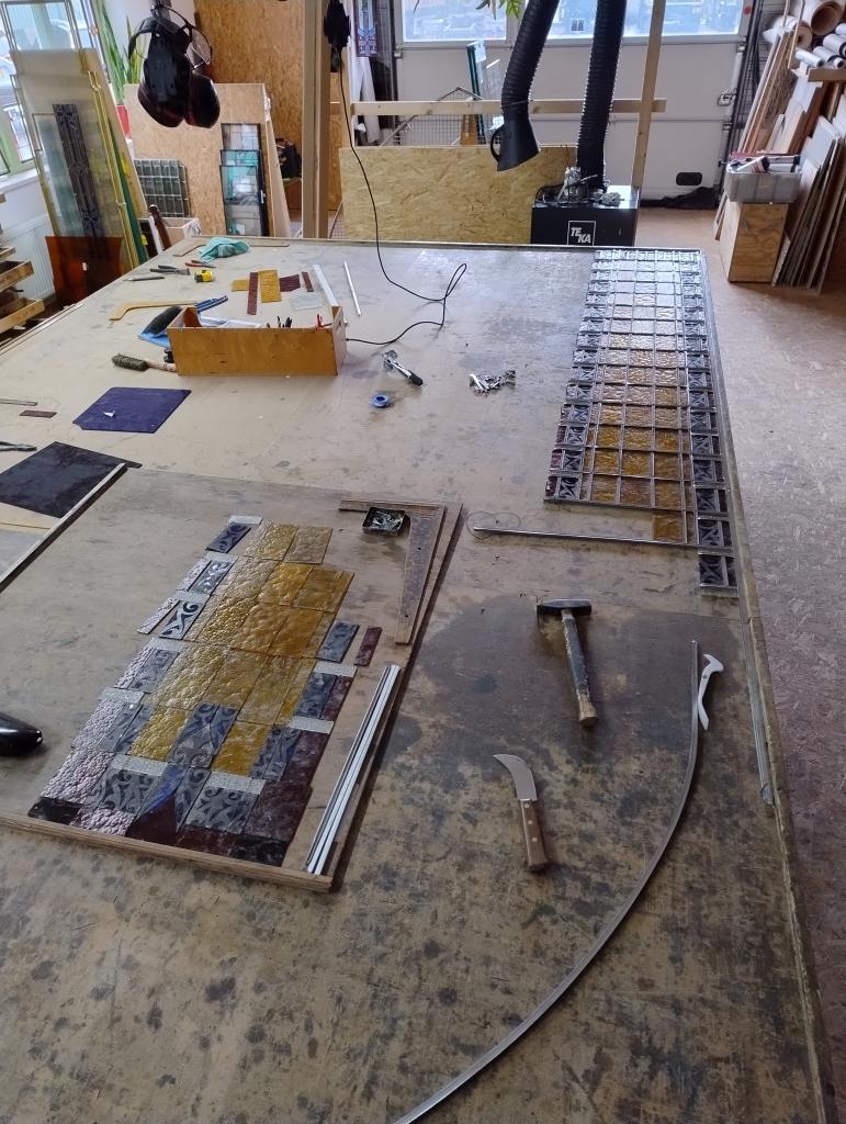 glas in lood, glas-in-lood, glas-in-loodramen, glas in lood ramen, glas-in-lood kozijnen, glas in lood in houten kozijnen, houten kozijnen met glas in lood, glas-in-loodraam op maat, glas in lood op maat, authentiek glas in lood, klassiek glas in lood, traditioneel glas in lood, ambachtelijk glas in lood, decoratief glas in lood, glas-in-loodpanelen, glas-in-loodramen op maat, glas-in-lood voordeur, voordeur met glas in lood, houten voordeur met glas in lood, glas in lood bovenlicht, glas-in-lood bovenlichten, glas in lood in ramen, glas in lood in deuren, glas-in-lood deurpanelen, glas in lood voor monumentale panden, glas in lood jaren 30 woning, glas in lood jaren 30 stijl, glas in lood in oude woningen, glas in lood in klassieke woningen, glas in lood restauratie, glas-in-lood vervangen, glas-in-lood herstellen, glas in lood isoleren, glas-in-lood isolatieglas, glas in lood met dubbel glas, glas in lood met HR++ glas, glas in lood met voorzetraam
